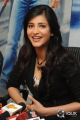 Shruti Haasan at Ramayya Vastavayya Press Meet